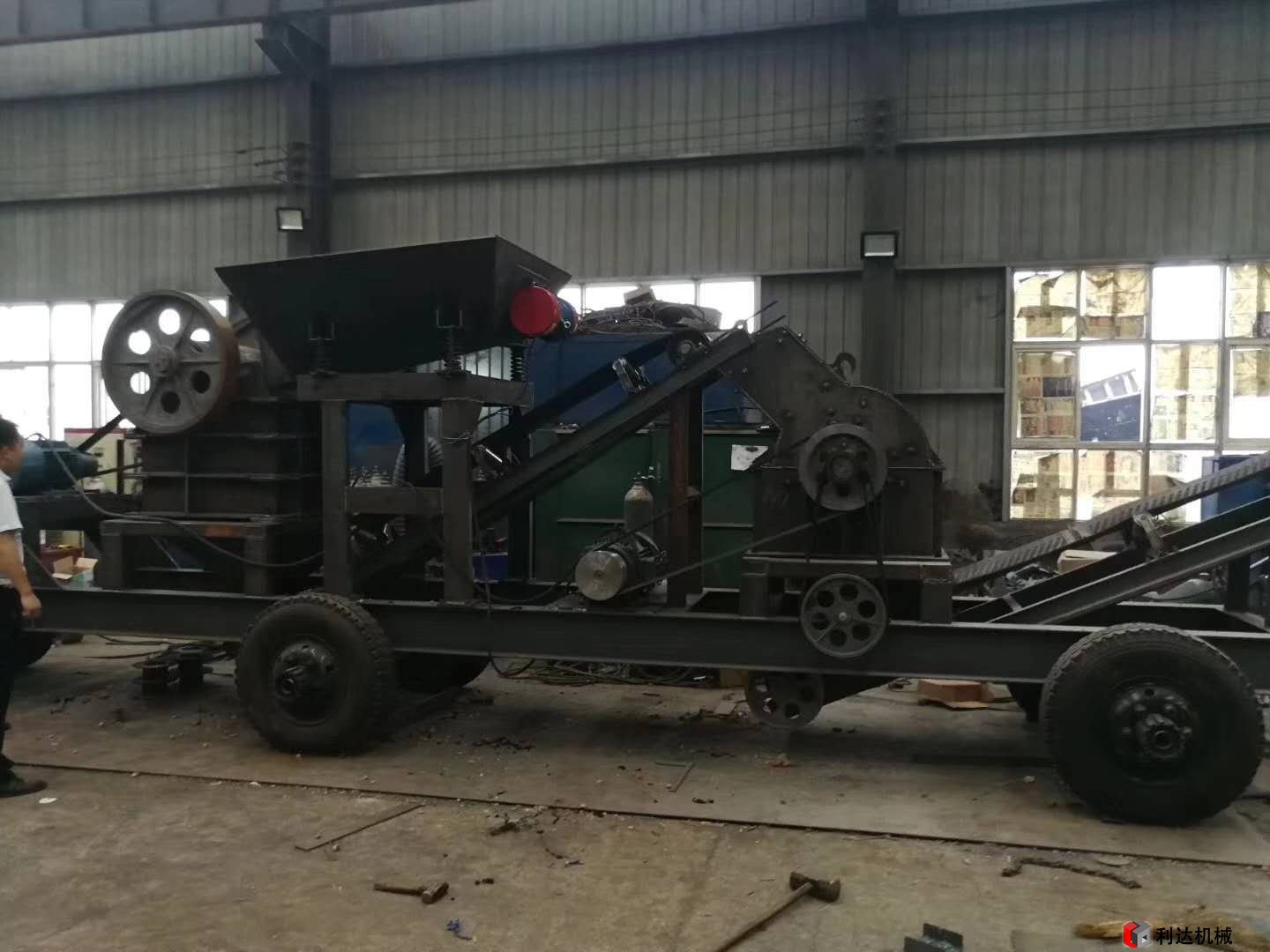 移動破碎制砂機(jī)