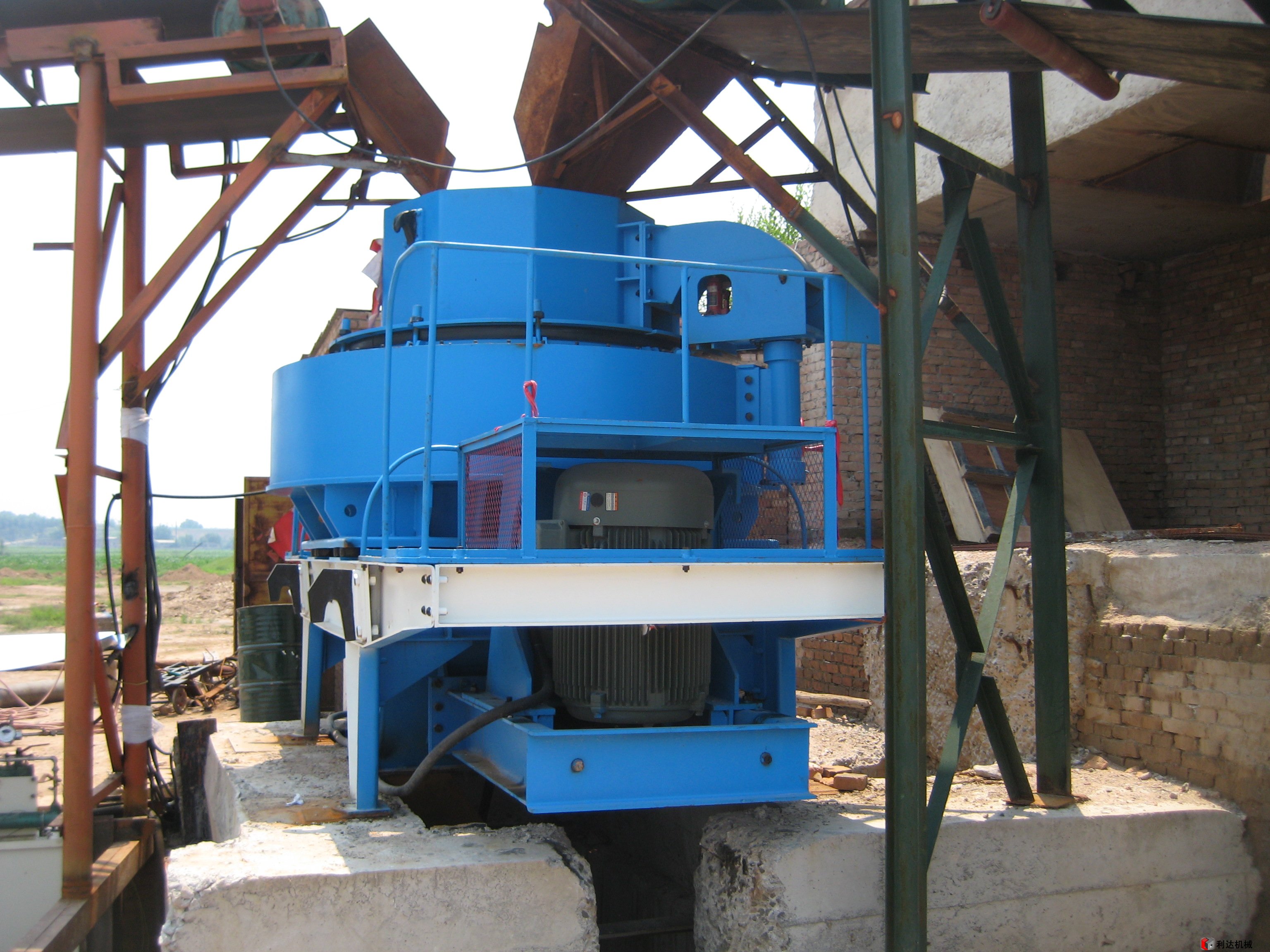 制砂機(jī)生產(chǎn)現(xiàn)場(chǎng)